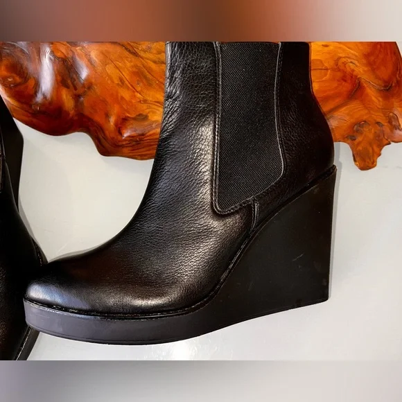 ALDO Black Leather High Wedge Ankle Boots Booties Elastic Slip On Size 9 - Picture 6 of 9